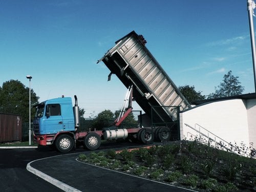 wood-chip-delivery-tipped-woodchip